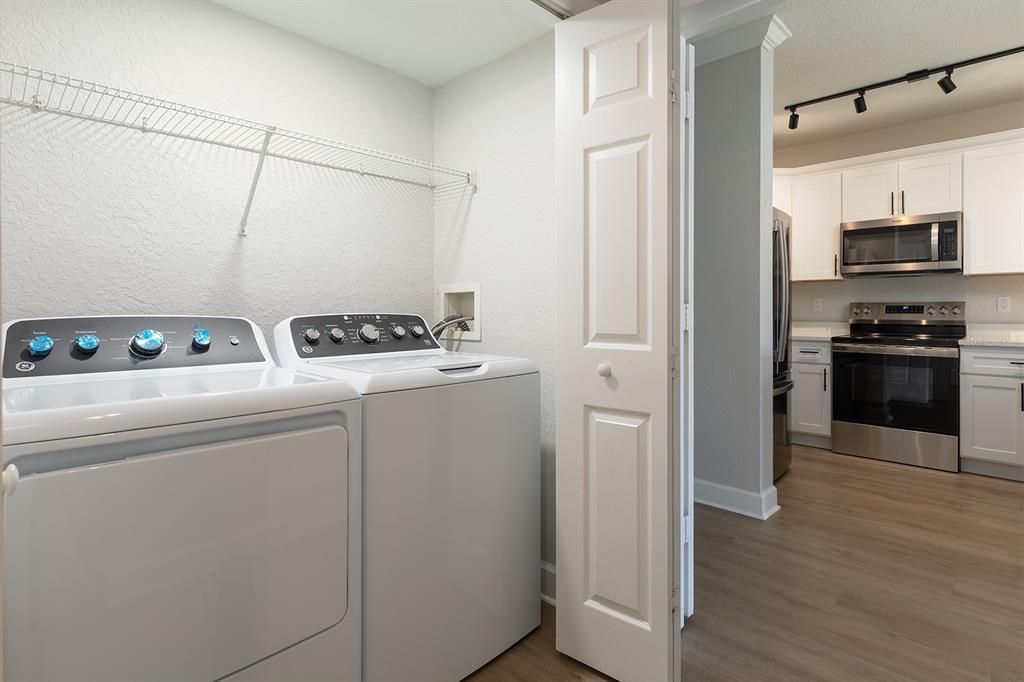 Active With Contract: $179,500 (1 beds, 1 baths, 685 Square Feet)