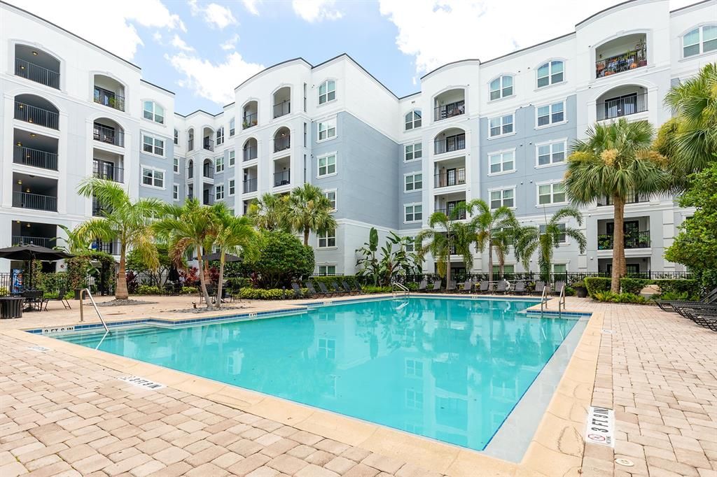 Active With Contract: $179,500 (1 beds, 1 baths, 685 Square Feet)