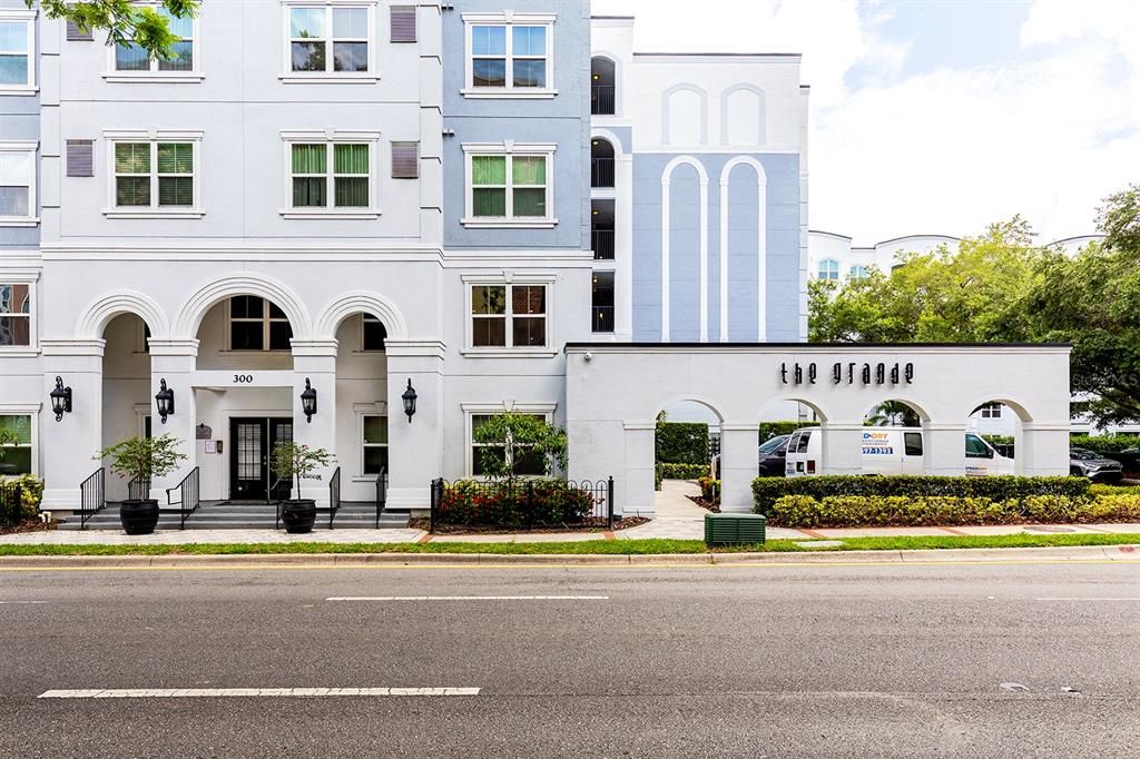 Active With Contract: $179,500 (1 beds, 1 baths, 685 Square Feet)