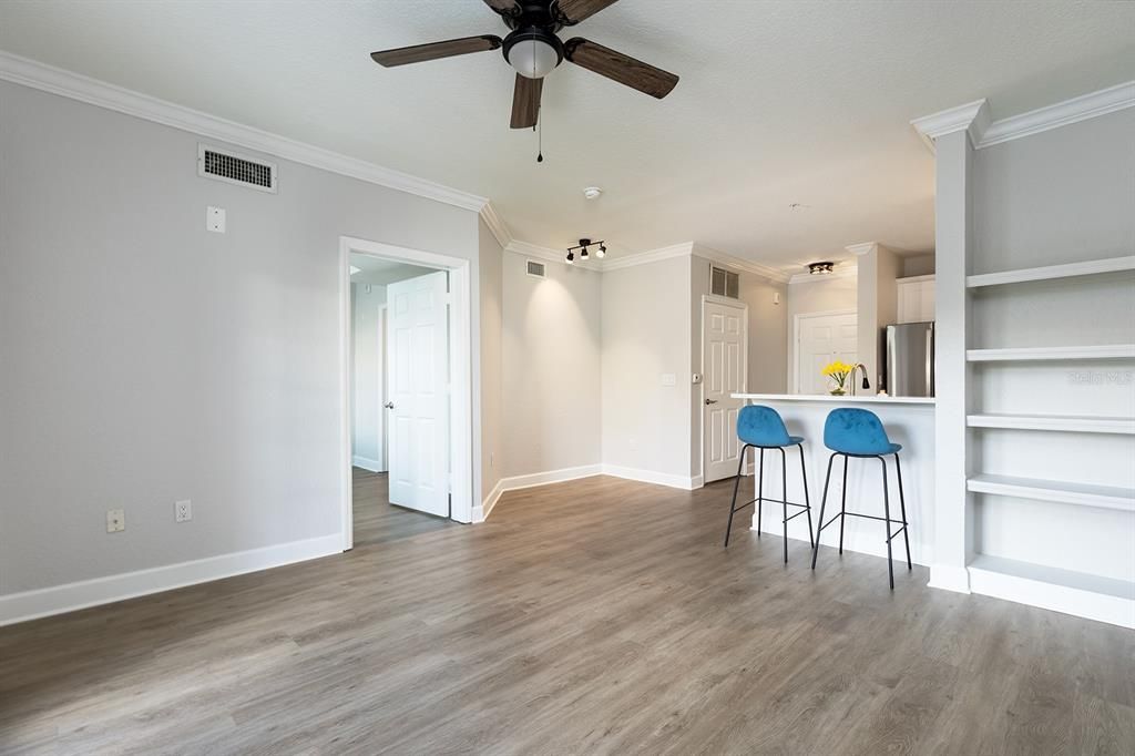 Active With Contract: $179,500 (1 beds, 1 baths, 685 Square Feet)