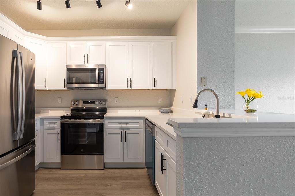 Active With Contract: $179,500 (1 beds, 1 baths, 685 Square Feet)