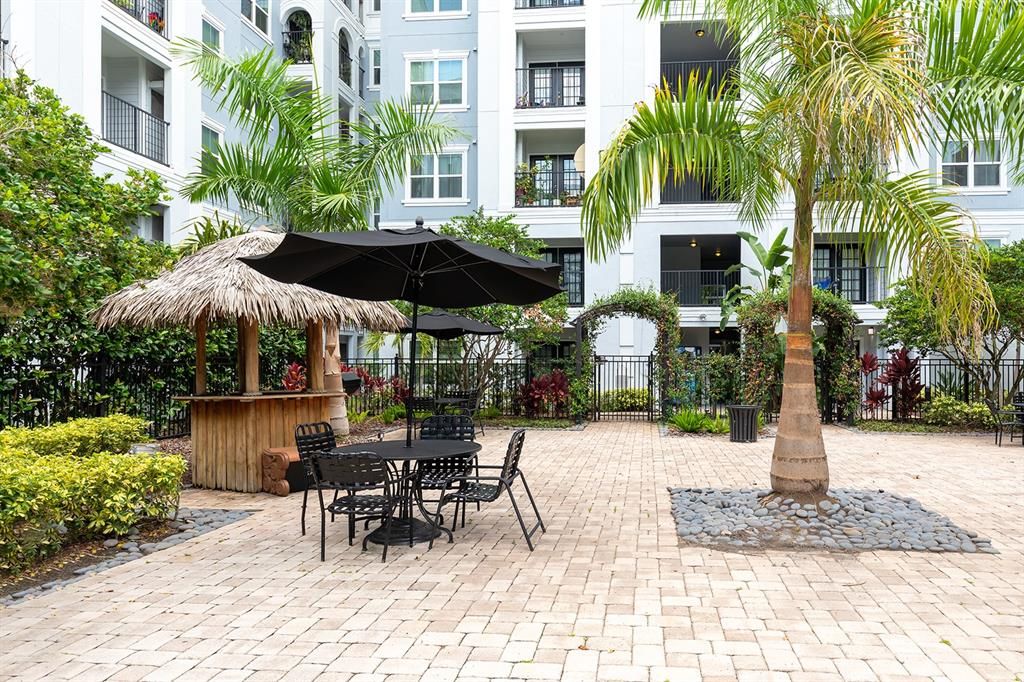 Active With Contract: $179,500 (1 beds, 1 baths, 685 Square Feet)