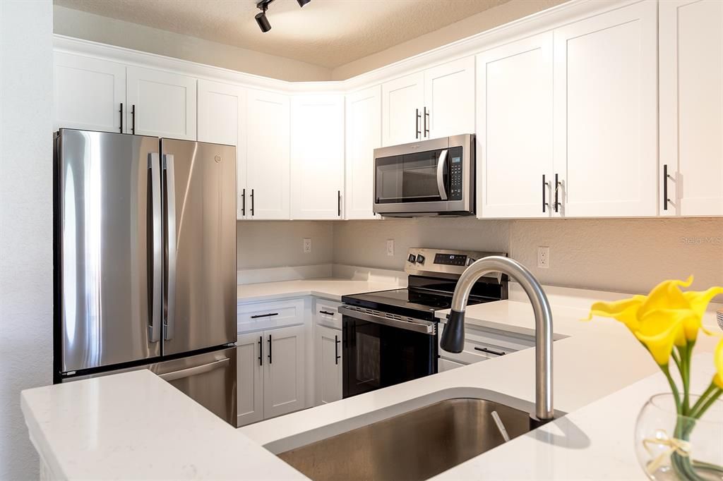 Active With Contract: $179,500 (1 beds, 1 baths, 685 Square Feet)
