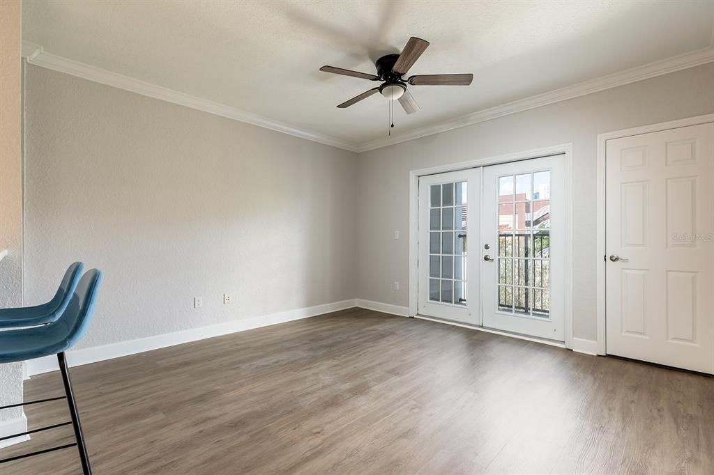 Active With Contract: $179,500 (1 beds, 1 baths, 685 Square Feet)