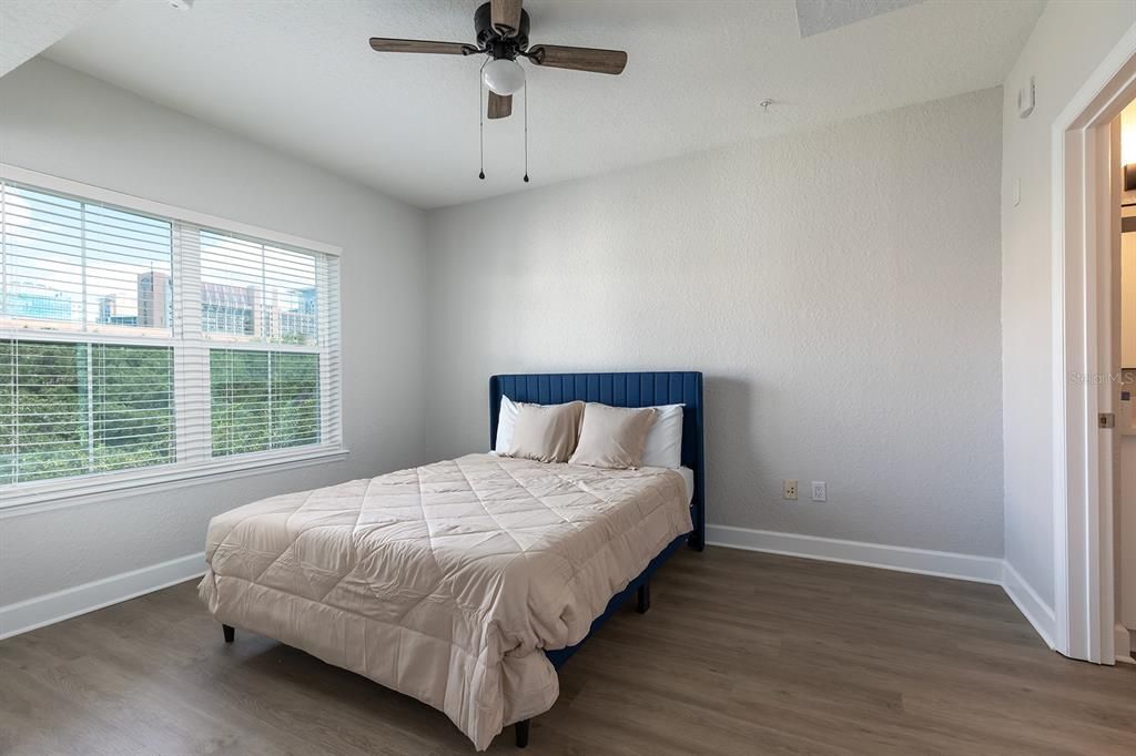 Active With Contract: $179,500 (1 beds, 1 baths, 685 Square Feet)