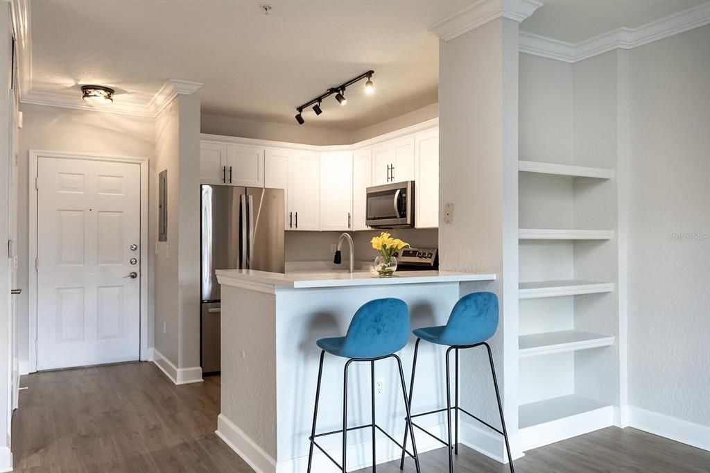 Active With Contract: $179,500 (1 beds, 1 baths, 685 Square Feet)