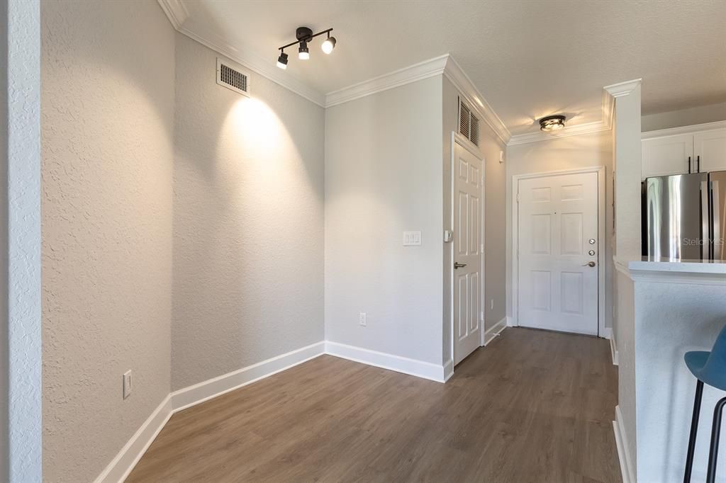 Active With Contract: $179,500 (1 beds, 1 baths, 685 Square Feet)