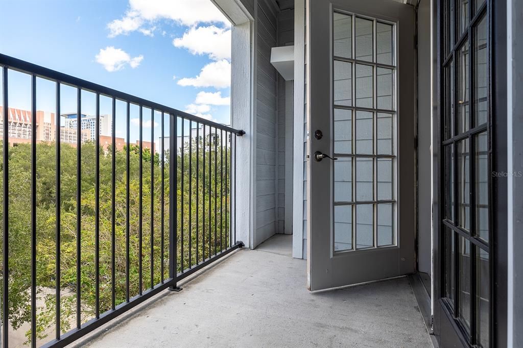Active With Contract: $179,500 (1 beds, 1 baths, 685 Square Feet)