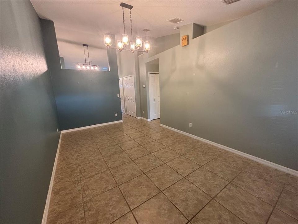 For Sale: $249,900 (2 beds, 2 baths, 858 Square Feet)