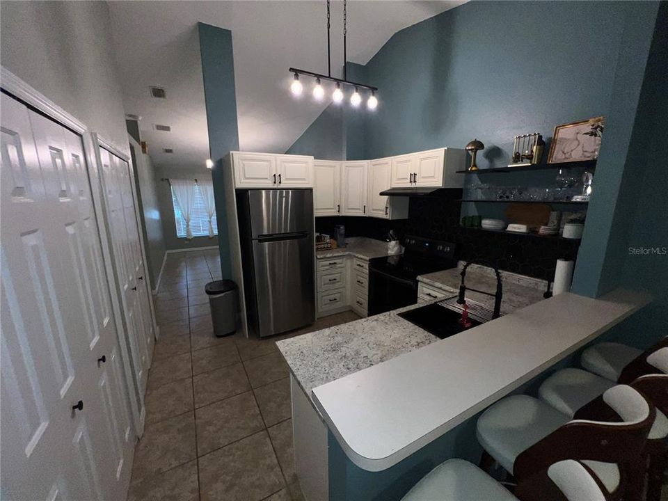 For Sale: $249,900 (2 beds, 2 baths, 858 Square Feet)