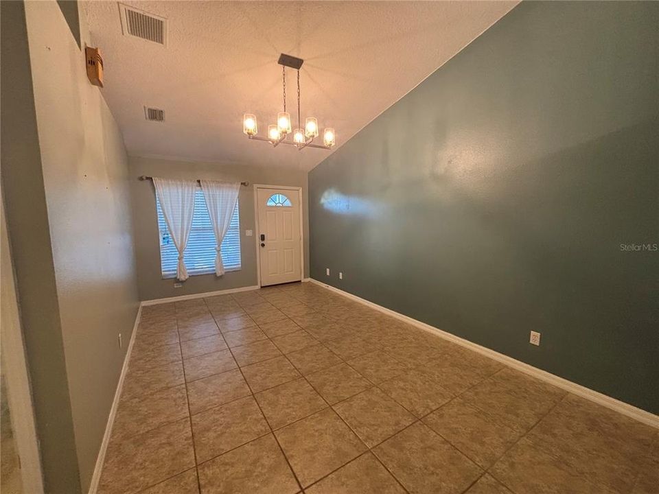 For Sale: $249,900 (2 beds, 2 baths, 858 Square Feet)