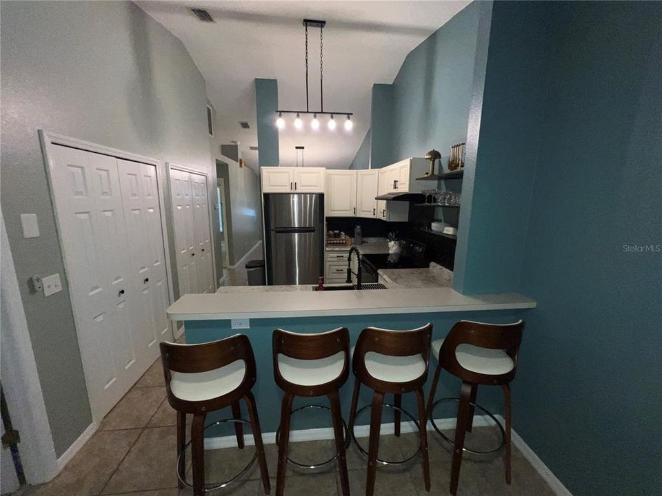 For Sale: $249,900 (2 beds, 2 baths, 858 Square Feet)