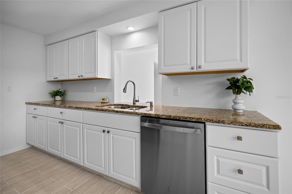 На продажу: $529,900 (3 спален, 2 ванн, 1706 Квадратных фут)