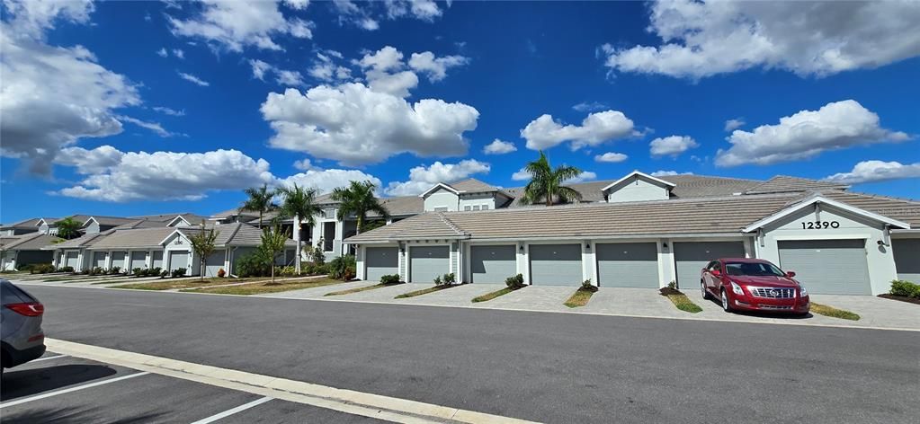 For Sale: $405,000 (2 beds, 2 baths, 1353 Square Feet)