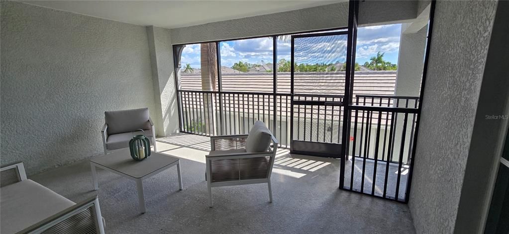 For Sale: $405,000 (2 beds, 2 baths, 1353 Square Feet)