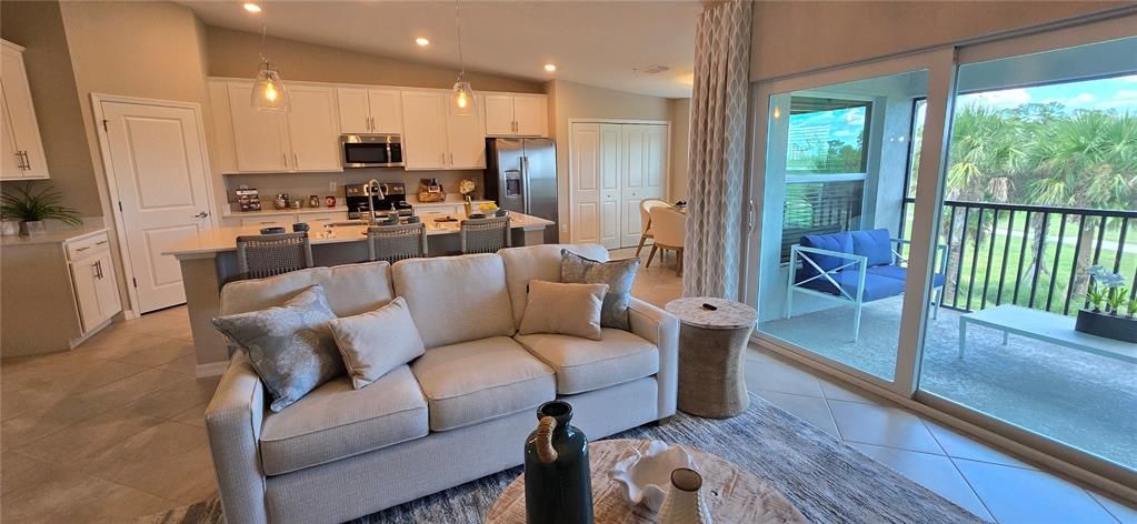 For Sale: $405,000 (2 beds, 2 baths, 1353 Square Feet)