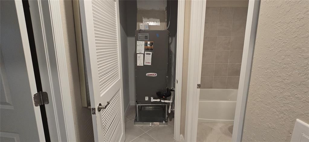 For Sale: $405,000 (2 beds, 2 baths, 1353 Square Feet)