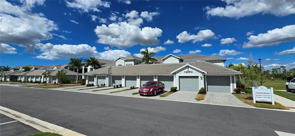 For Sale: $405,000 (2 beds, 2 baths, 1353 Square Feet)