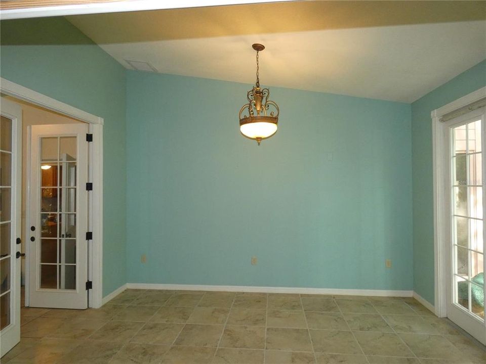 На продажу: $314,900 (2 спален, 1 ванн, 1950 Квадратных фут)