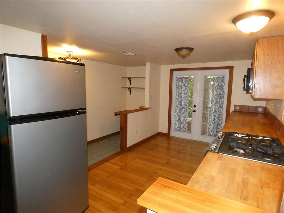 На продажу: $314,900 (2 спален, 1 ванн, 1950 Квадратных фут)