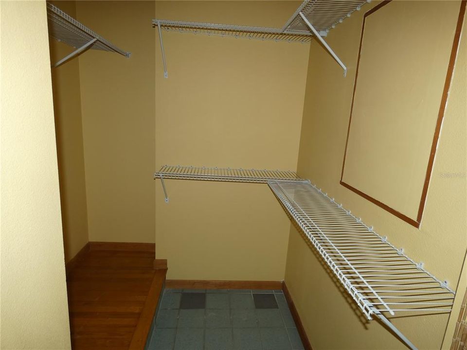 На продажу: $314,900 (2 спален, 1 ванн, 1950 Квадратных фут)