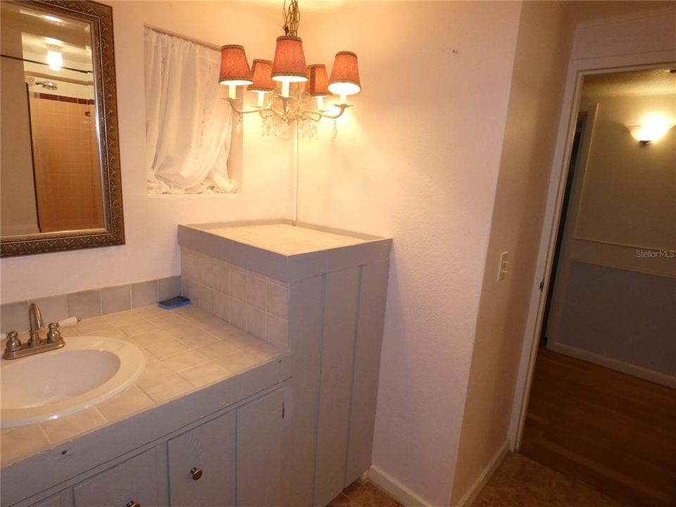 На продажу: $314,900 (2 спален, 1 ванн, 1950 Квадратных фут)