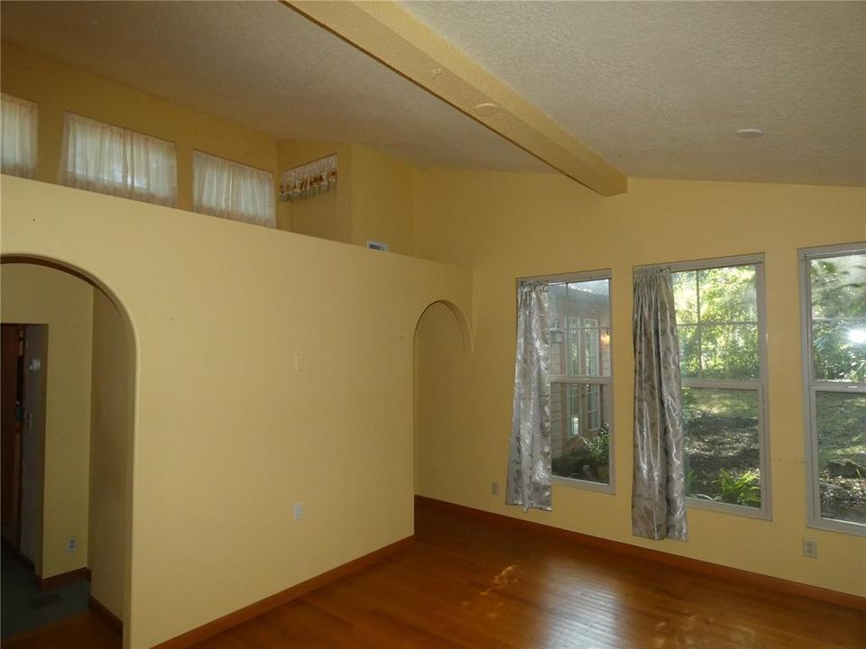 На продажу: $314,900 (2 спален, 1 ванн, 1950 Квадратных фут)