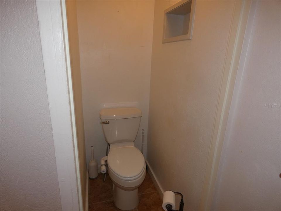 На продажу: $314,900 (2 спален, 1 ванн, 1950 Квадратных фут)