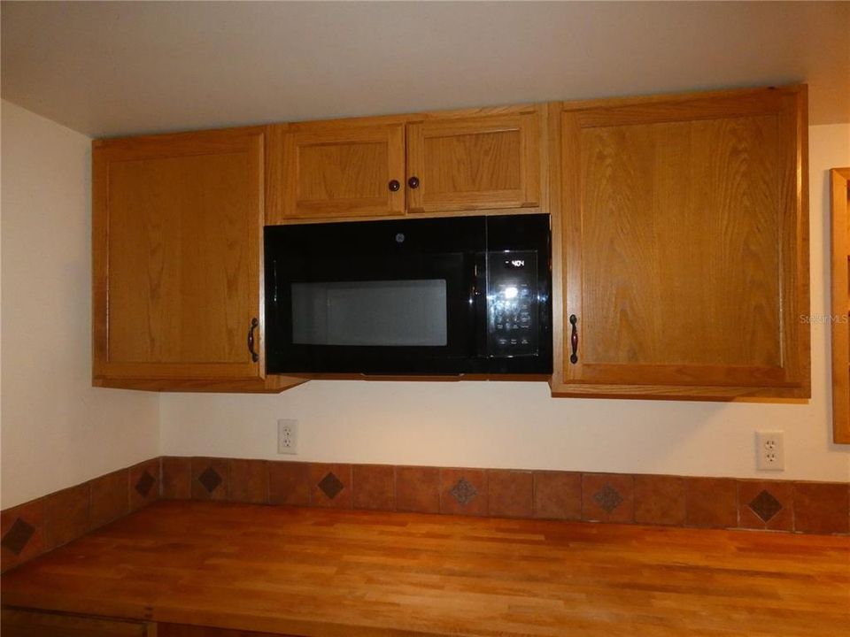 На продажу: $314,900 (2 спален, 1 ванн, 1950 Квадратных фут)