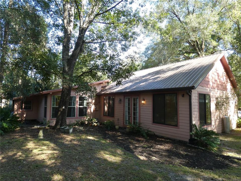 На продажу: $314,900 (2 спален, 1 ванн, 1950 Квадратных фут)