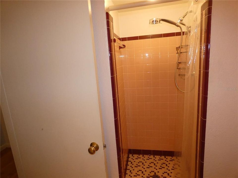 На продажу: $314,900 (2 спален, 1 ванн, 1950 Квадратных фут)