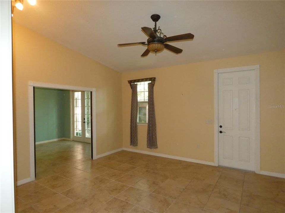 На продажу: $314,900 (2 спален, 1 ванн, 1950 Квадратных фут)