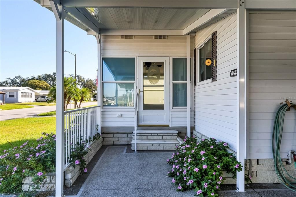 Active With Contract: $139,900 (2 beds, 2 baths, 1056 Square Feet)