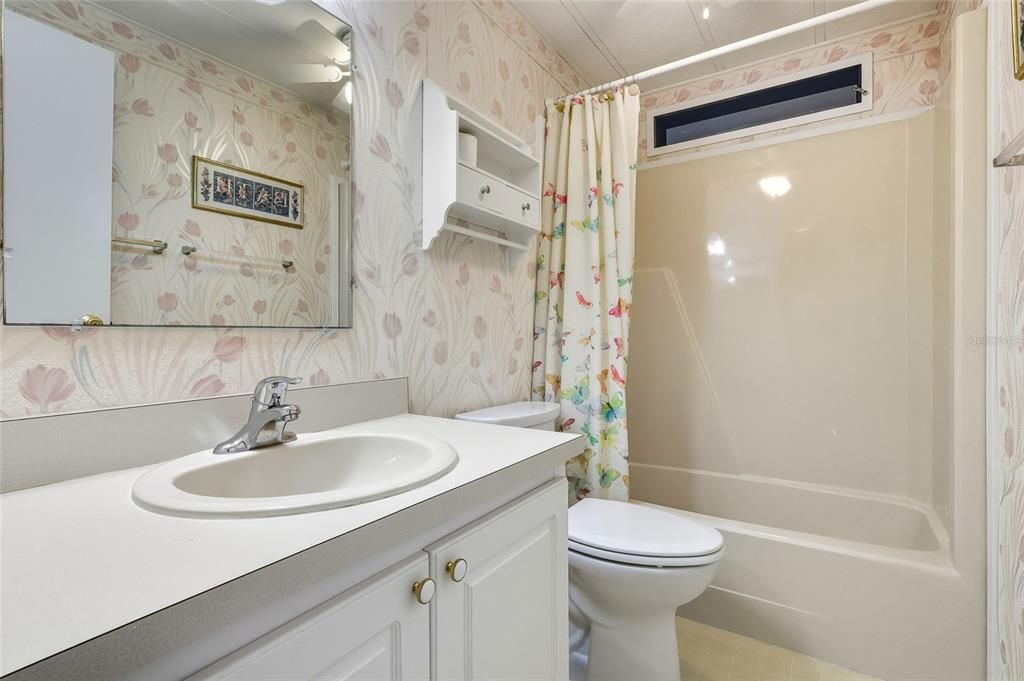 Active With Contract: $139,900 (2 beds, 2 baths, 1056 Square Feet)