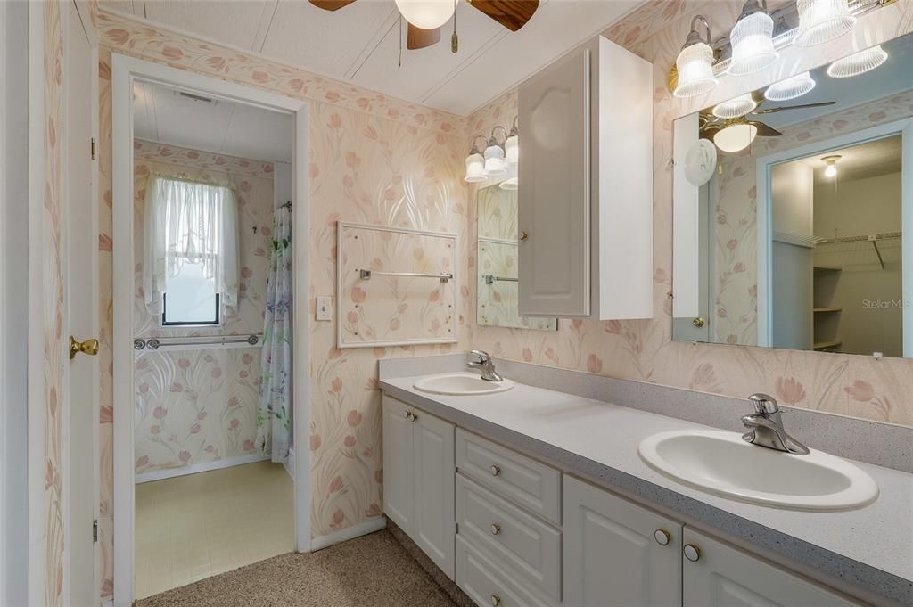 Active With Contract: $139,900 (2 beds, 2 baths, 1056 Square Feet)