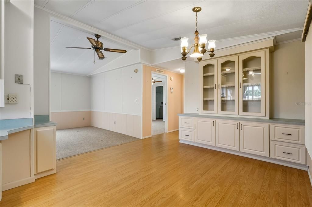 Active With Contract: $139,900 (2 beds, 2 baths, 1056 Square Feet)