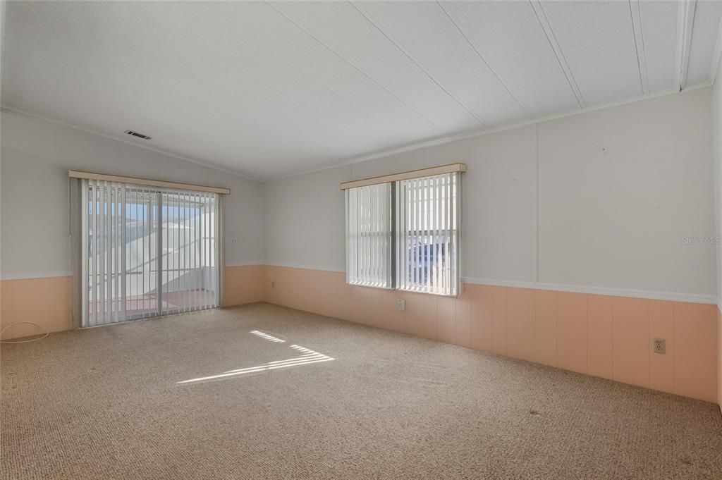 Active With Contract: $139,900 (2 beds, 2 baths, 1056 Square Feet)