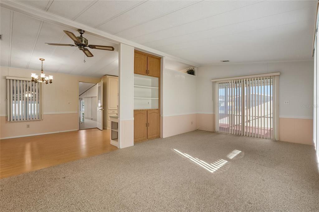 Active With Contract: $139,900 (2 beds, 2 baths, 1056 Square Feet)