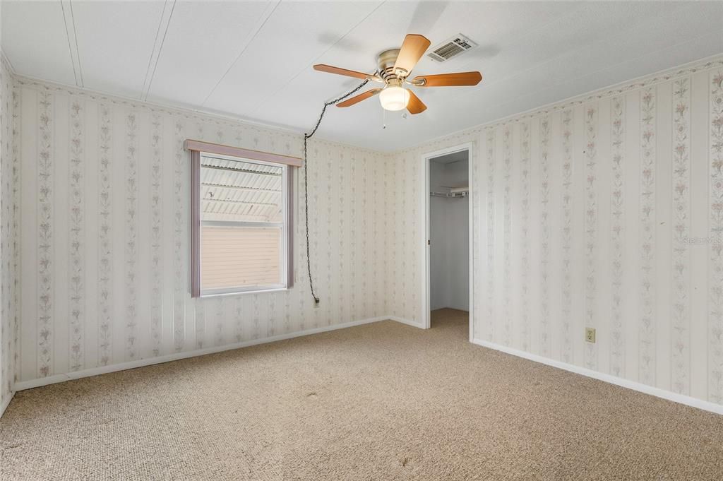 Active With Contract: $139,900 (2 beds, 2 baths, 1056 Square Feet)