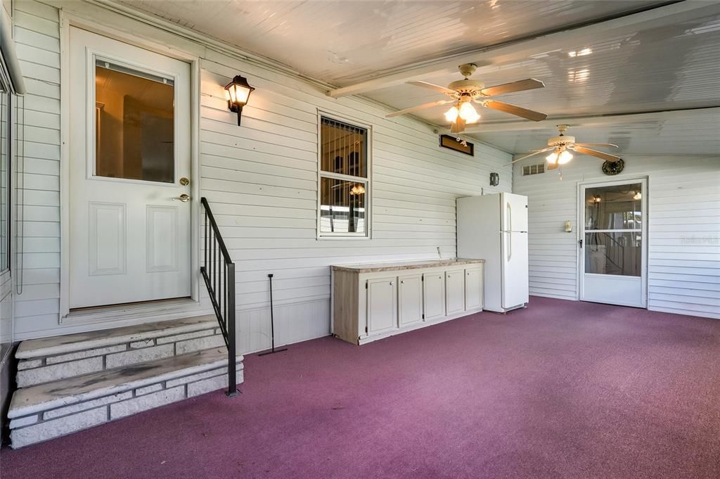 Active With Contract: $139,900 (2 beds, 2 baths, 1056 Square Feet)