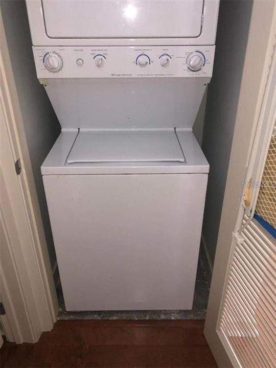 For Rent: $1,895 (1 beds, 1 baths, 854 Square Feet)