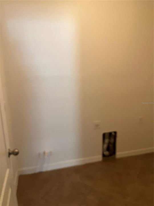 Activo con contrato: $389,900 (4 camas, 2 baños, 2305 Pies cuadrados)