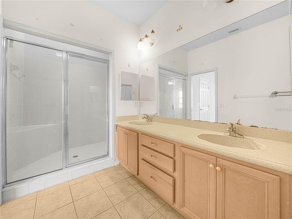 На продажу: $250,000 (3 спален, 2 ванн, 1362 Квадратных фут)