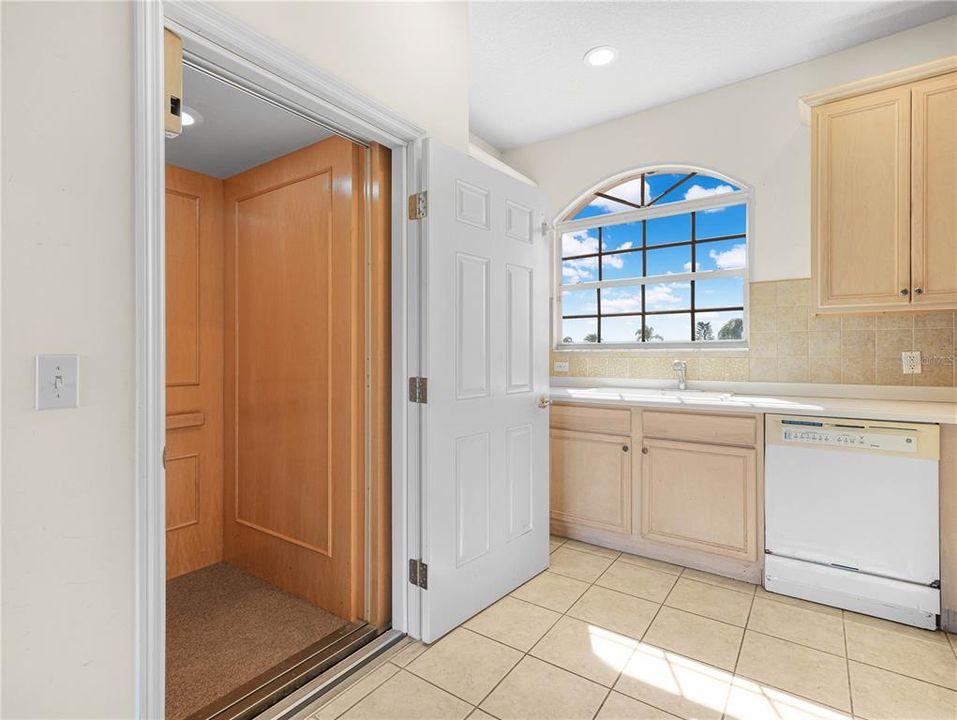 На продажу: $250,000 (3 спален, 2 ванн, 1362 Квадратных фут)