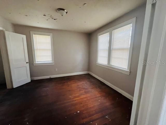 合同活跃: $339,000 (2 贝兹, 1 浴室, 720 平方英尺)