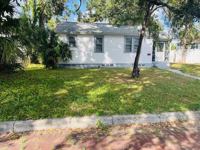 合同活跃: $339,000 (2 贝兹, 1 浴室, 720 平方英尺)