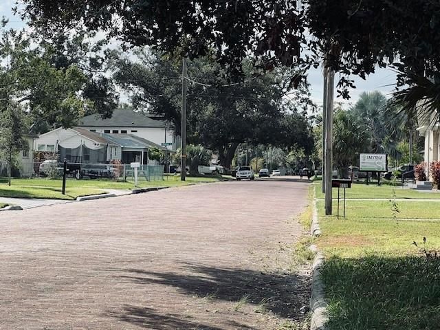 合同活跃: $339,000 (2 贝兹, 1 浴室, 720 平方英尺)