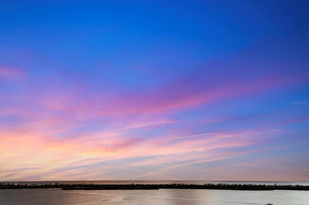 For Sale: $659,000 (3 beds, 2 baths, 1913 Square Feet)