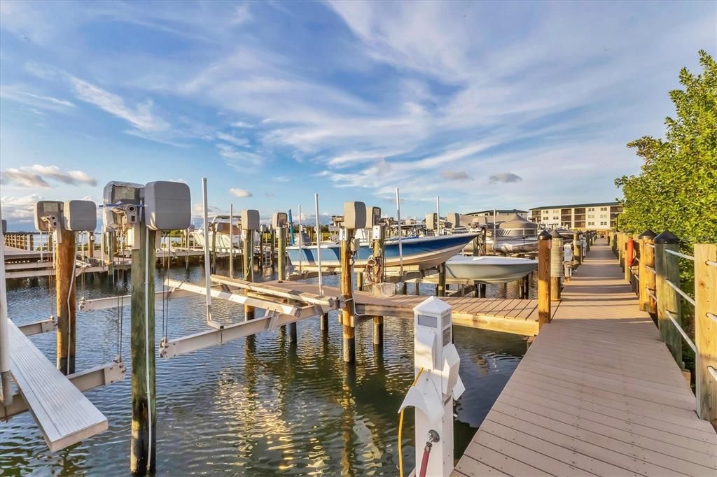 For Sale: $659,000 (3 beds, 2 baths, 1913 Square Feet)