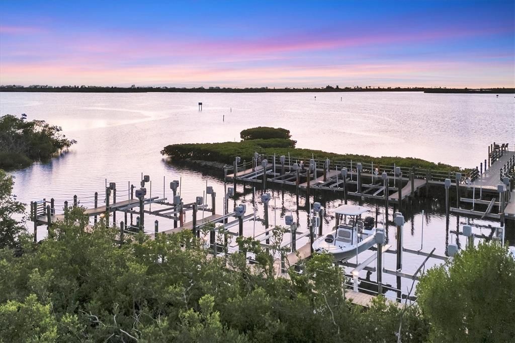 For Sale: $659,000 (3 beds, 2 baths, 1913 Square Feet)